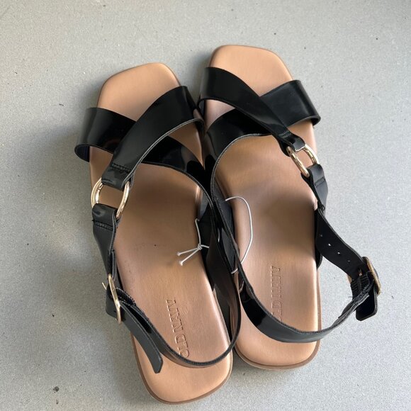 NWT Old Navy Women Size 7 Faux Leather Black Jack Cross-Strap Buckled Sandals - Picture 6 of 8